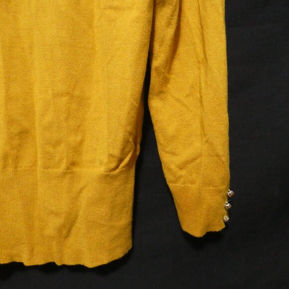 PREMISE STUDIO | large | Knit Lightweight Button Front Sweater - Picture 16 of 16